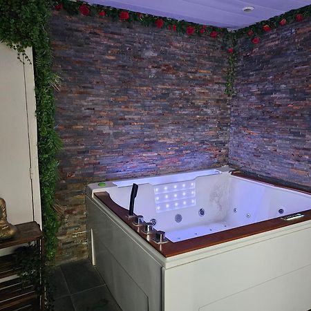 Les bulles médiévales - Appartement dédié au bien être avec Spa et Sauna - Netflix et Wifi - Climatisation Carcassonne Esterno foto