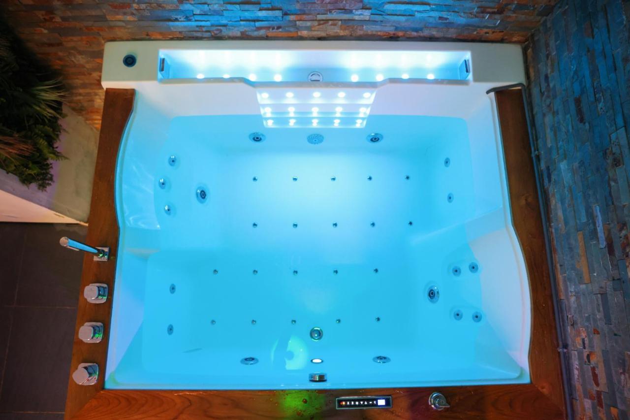 Les bulles médiévales - Appartement dédié au bien être avec Spa et Sauna - Netflix et Wifi - Climatisation Carcassonne Esterno foto